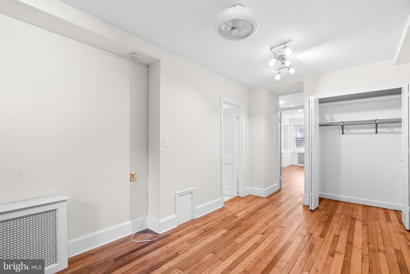 812 E ST SE, WASHINGTON, District Of Columbia 20003, 4 Bedrooms Bedrooms, ,3 BathroomsBathrooms,Residential,For sale,812 E ST SE,DCDC2231462 MLS # DCDC2231462