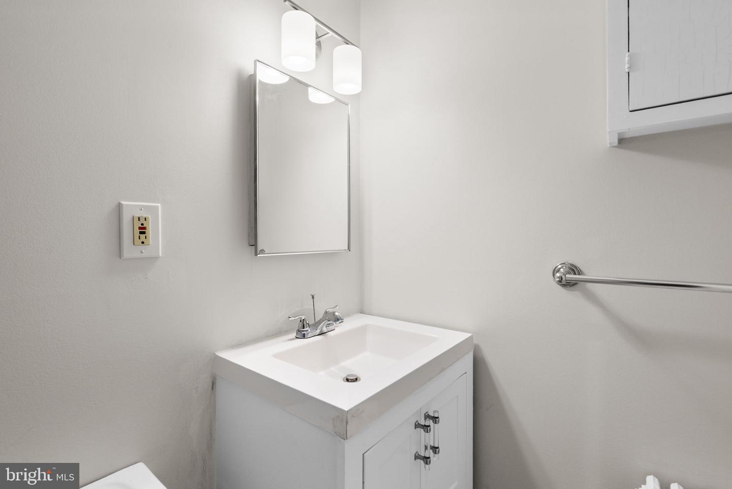 812 E ST SE, WASHINGTON, District Of Columbia 20003, 4 Bedrooms Bedrooms, ,3 BathroomsBathrooms,Residential,For sale,812 E ST SE,DCDC2231462 MLS # DCDC2231462