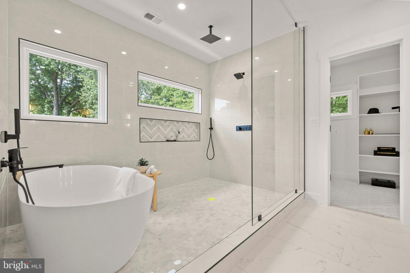 1905 N TAYLOR ST, ARLINGTON, Virginia 22207, 7 Bedrooms Bedrooms, 15 Rooms Rooms,7 BathroomsBathrooms,Residential,For sale,1905 N TAYLOR ST,VAAR2065982 MLS # VAAR2065982