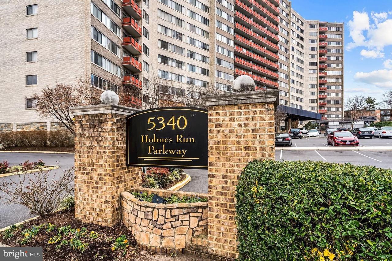 5340 HOLMES RUN PKWY #1215, ALEXANDRIA, Virginia 22304, 2 Bedrooms Bedrooms, 8 Rooms Rooms,2 BathroomsBathrooms,Residential,For sale,5340 HOLMES RUN PKWY #1215,VAAX2051762 MLS # VAAX2051762
