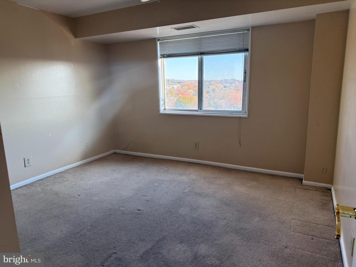 5340 HOLMES RUN PKWY #1215, ALEXANDRIA, Virginia 22304, 2 Bedrooms Bedrooms, 8 Rooms Rooms,2 BathroomsBathrooms,Residential,For sale,5340 HOLMES RUN PKWY #1215,VAAX2051762 MLS # VAAX2051762