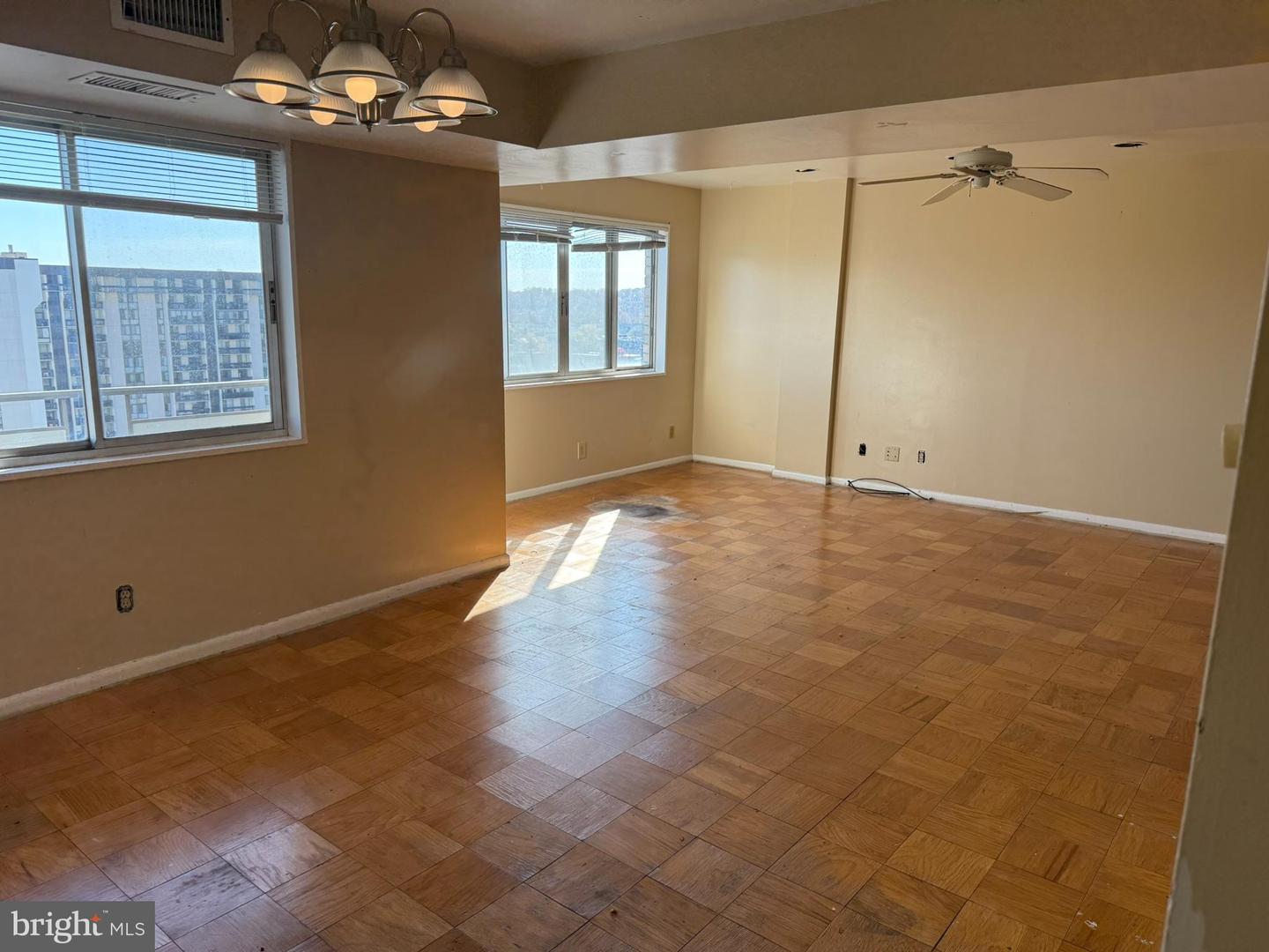 5340 HOLMES RUN PKWY #1215, ALEXANDRIA, Virginia 22304, 2 Bedrooms Bedrooms, 8 Rooms Rooms,2 BathroomsBathrooms,Residential,For sale,5340 HOLMES RUN PKWY #1215,VAAX2051762 MLS # VAAX2051762