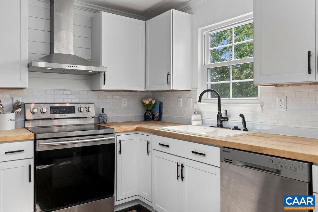 23 LOOKAWAY HILLS DR, AFTON, Virginia 22920, 5 Bedrooms Bedrooms, ,3 BathroomsBathrooms,Residential,For sale,23 LOOKAWAY HILLS DR,671032 MLS # 671032 23 LOOKAWAY HILLS DR, AFTON, Virginia 22920, 5 Bedrooms Bedrooms, ,3 BathroomsBathrooms,Residential,For sale,23 LOOKAWAY HILLS DR,671032 MLS # 671032