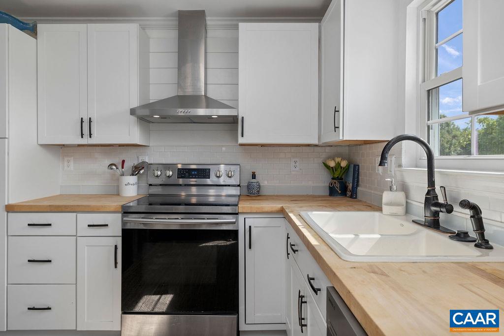 23 LOOKAWAY HILLS DR, AFTON, Virginia 22920, 5 Bedrooms Bedrooms, ,3 BathroomsBathrooms,Residential,For sale,23 LOOKAWAY HILLS DR,671032 MLS # 671032 23 LOOKAWAY HILLS DR, AFTON, Virginia 22920, 5 Bedrooms Bedrooms, ,3 BathroomsBathrooms,Residential,For sale,23 LOOKAWAY HILLS DR,671032 MLS # 671032