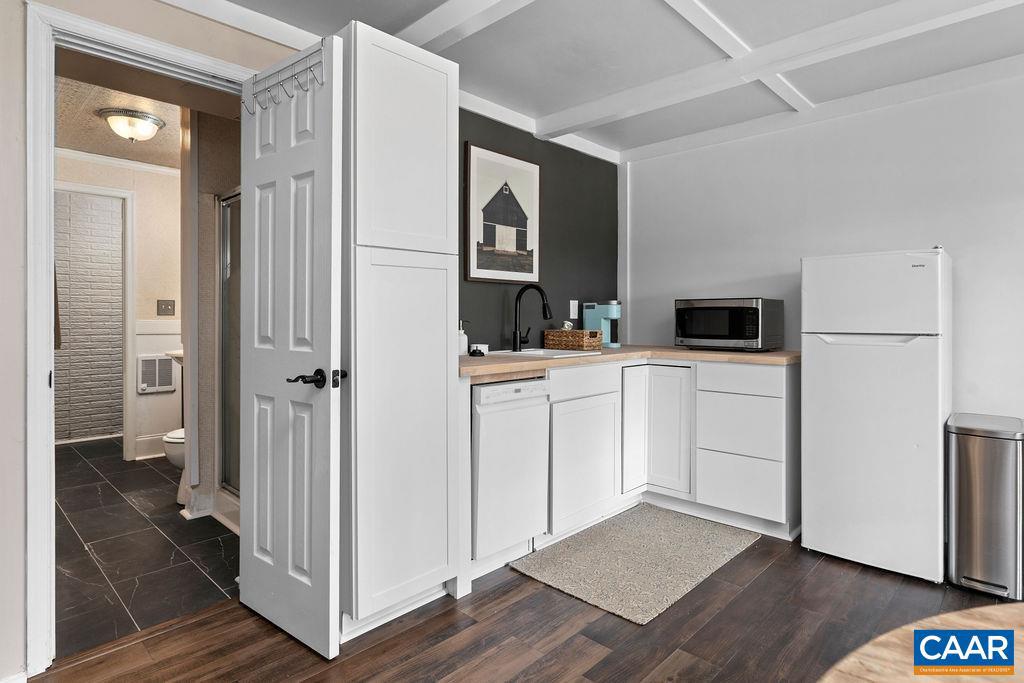 23 LOOKAWAY HILLS DR, AFTON, Virginia 22920, 5 Bedrooms Bedrooms, ,3 BathroomsBathrooms,Residential,For sale,23 LOOKAWAY HILLS DR,671032 MLS # 671032 23 LOOKAWAY HILLS DR, AFTON, Virginia 22920, 5 Bedrooms Bedrooms, ,3 BathroomsBathrooms,Residential,For sale,23 LOOKAWAY HILLS DR,671032 MLS # 671032