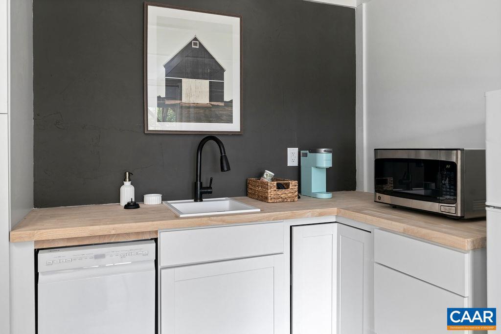 23 LOOKAWAY HILLS DR, AFTON, Virginia 22920, 5 Bedrooms Bedrooms, ,3 BathroomsBathrooms,Residential,For sale,23 LOOKAWAY HILLS DR,671032 MLS # 671032 23 LOOKAWAY HILLS DR, AFTON, Virginia 22920, 5 Bedrooms Bedrooms, ,3 BathroomsBathrooms,Residential,For sale,23 LOOKAWAY HILLS DR,671032 MLS # 671032