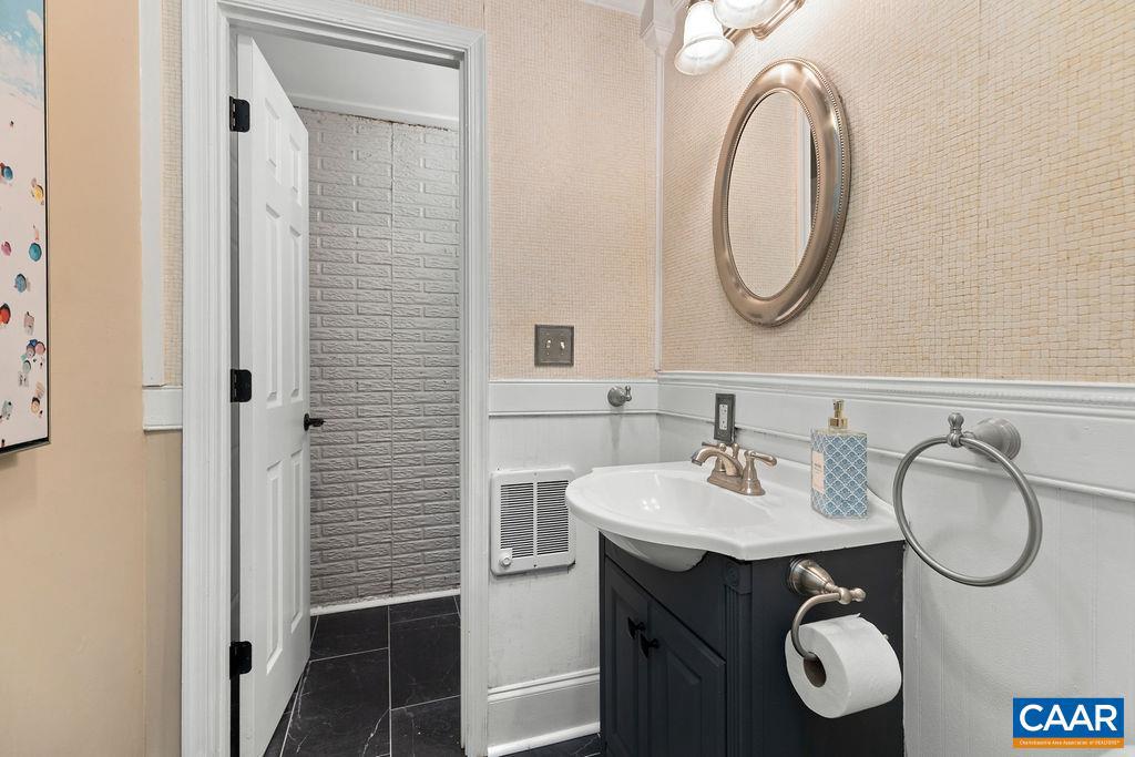 23 LOOKAWAY HILLS DR, AFTON, Virginia 22920, 5 Bedrooms Bedrooms, ,3 BathroomsBathrooms,Residential,For sale,23 LOOKAWAY HILLS DR,671032 MLS # 671032 23 LOOKAWAY HILLS DR, AFTON, Virginia 22920, 5 Bedrooms Bedrooms, ,3 BathroomsBathrooms,Residential,For sale,23 LOOKAWAY HILLS DR,671032 MLS # 671032