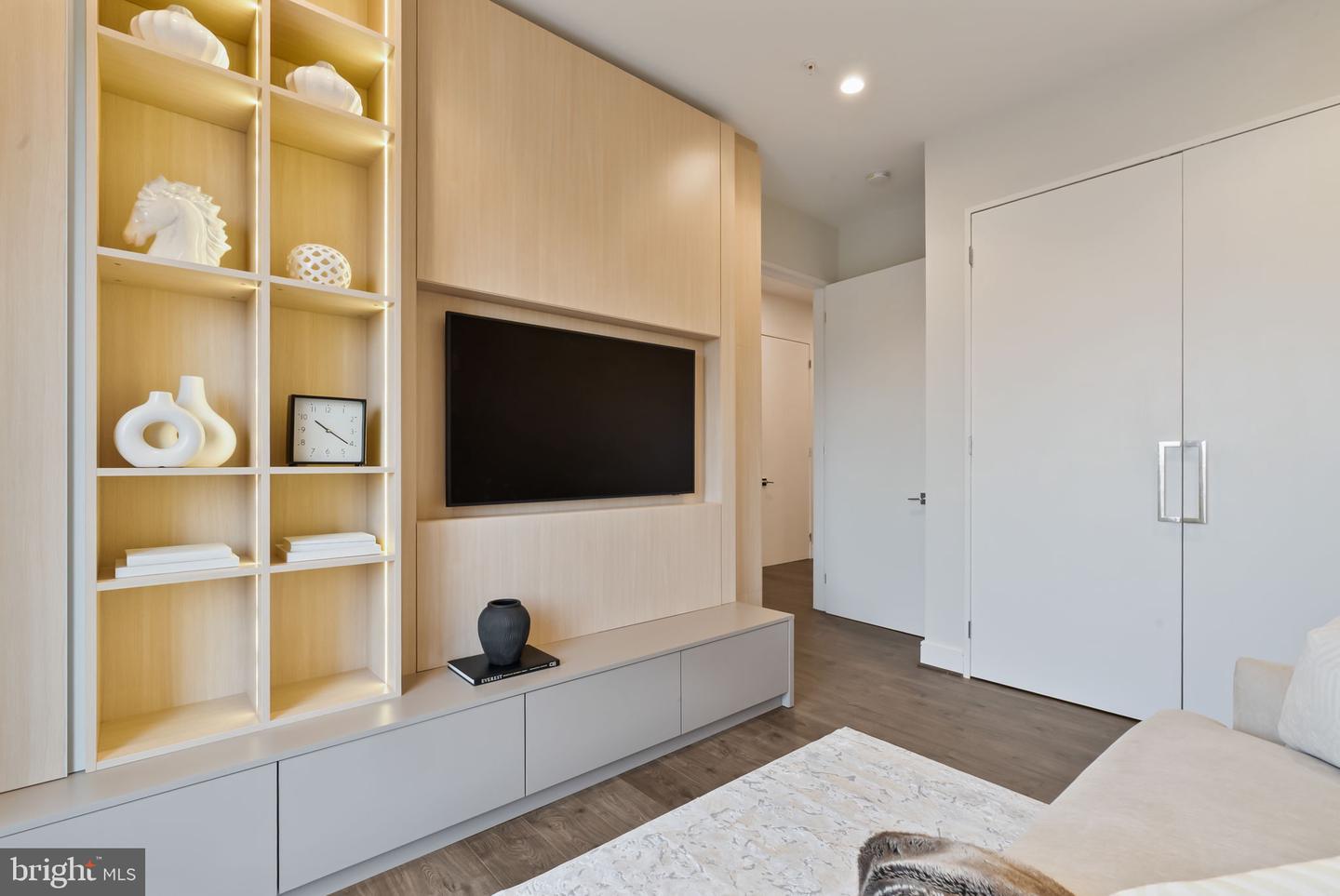 625 SLATERS LN #402, ALEXANDRIA, Virginia 22314, 3 Bedrooms Bedrooms, 3 Rooms Rooms,2 BathroomsBathrooms,Residential,For sale,625 SLATERS LN #402,VAAX2051754 MLS # VAAX2051754 625 SLATERS LN #402, ALEXANDRIA, Virginia 22314, 3 Bedrooms Bedrooms, 3 Rooms Rooms,2 BathroomsBathrooms,Residential,For sale,625 SLATERS LN #402,VAAX2051754 MLS # VAAX2051754