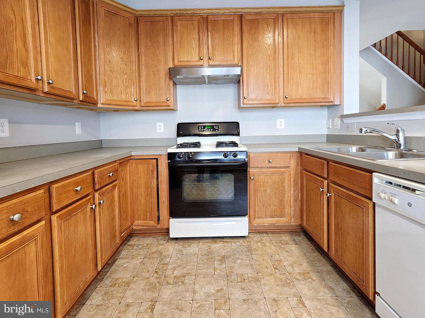 4330 GOLDEN GATE WAY, DUMFRIES, Virginia 22025, 3 Bedrooms Bedrooms, ,3 BathroomsBathrooms,Residential,For sale,4330 GOLDEN GATE WAY,VAPW2107694 MLS # VAPW2107694