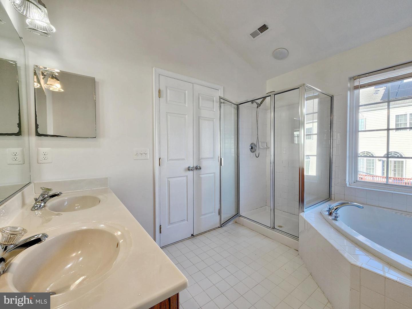 4330 GOLDEN GATE WAY, DUMFRIES, Virginia 22025, 3 Bedrooms Bedrooms, ,3 BathroomsBathrooms,Residential,For sale,4330 GOLDEN GATE WAY,VAPW2107694 MLS # VAPW2107694