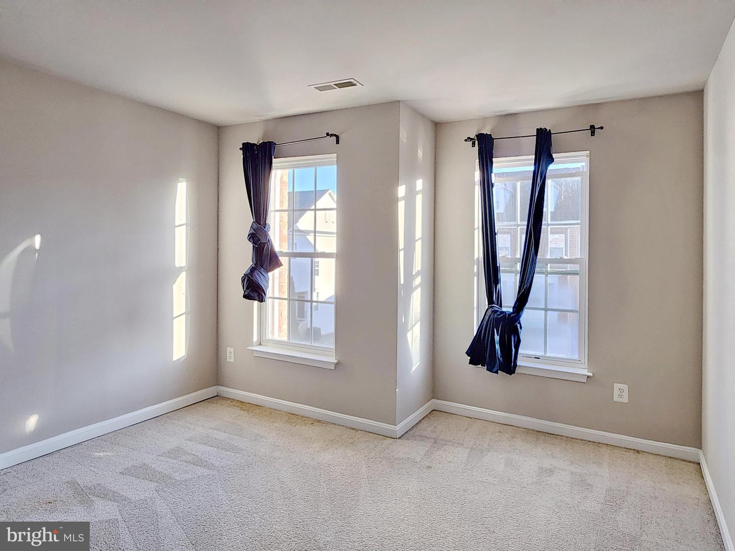 4330 GOLDEN GATE WAY, DUMFRIES, Virginia 22025, 3 Bedrooms Bedrooms, ,3 BathroomsBathrooms,Residential,For sale,4330 GOLDEN GATE WAY,VAPW2107694 MLS # VAPW2107694