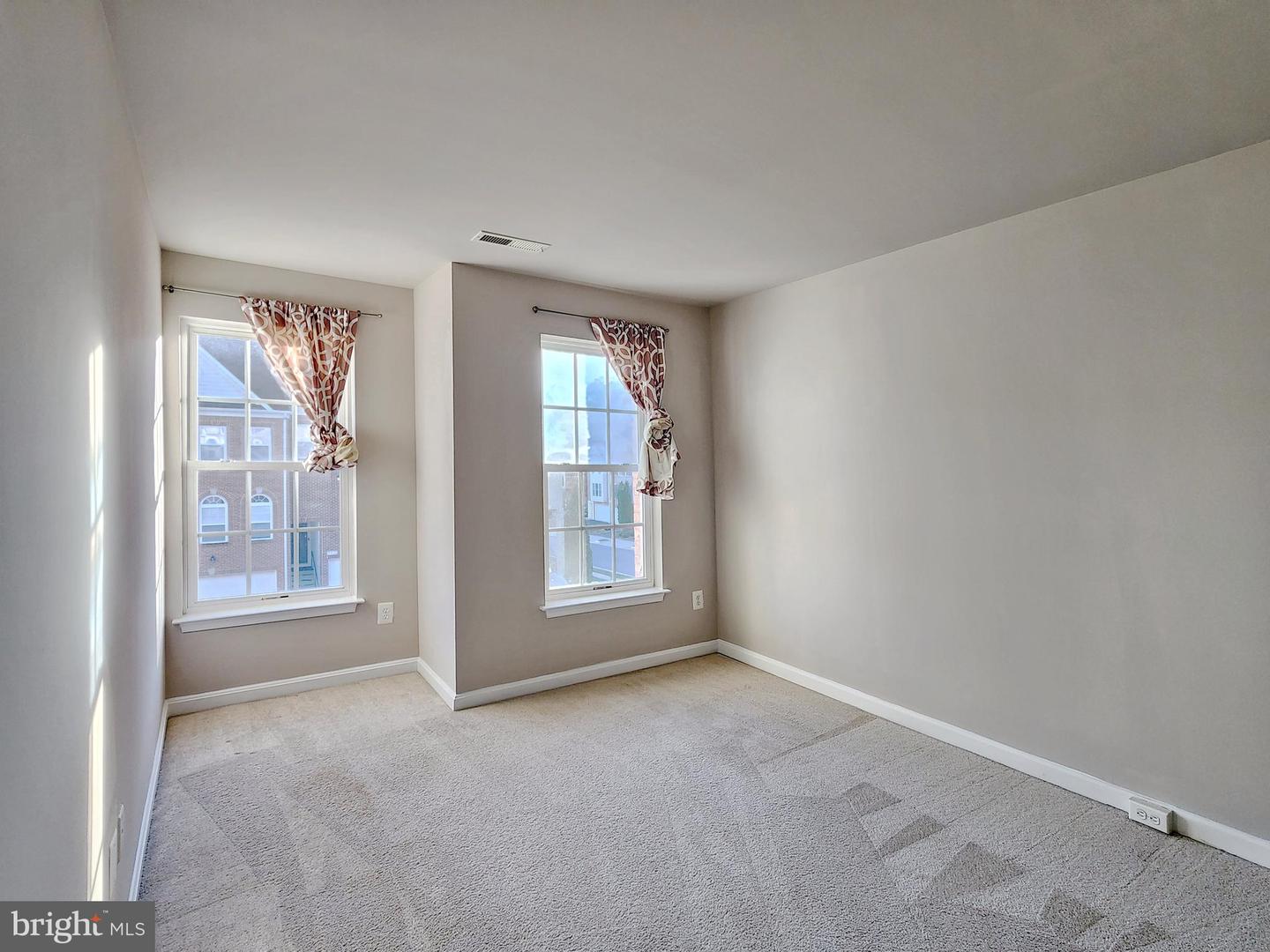 4330 GOLDEN GATE WAY, DUMFRIES, Virginia 22025, 3 Bedrooms Bedrooms, ,3 BathroomsBathrooms,Residential,For sale,4330 GOLDEN GATE WAY,VAPW2107694 MLS # VAPW2107694