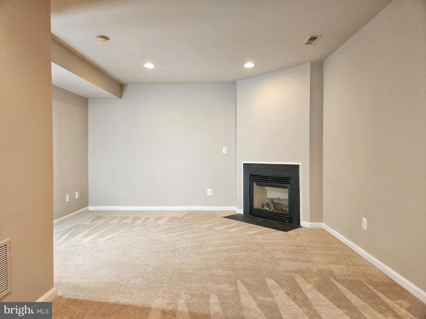 4330 GOLDEN GATE WAY, DUMFRIES, Virginia 22025, 3 Bedrooms Bedrooms, ,3 BathroomsBathrooms,Residential,For sale,4330 GOLDEN GATE WAY,VAPW2107694 MLS # VAPW2107694