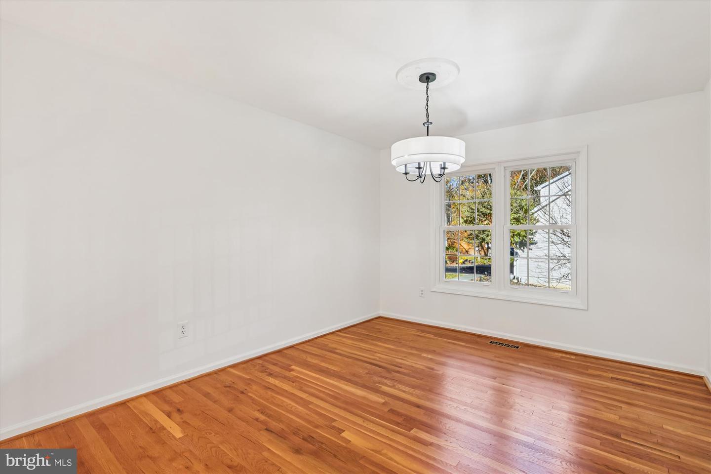 5090 QUEENS WOOD DR, BURKE, Virginia 22015, 4 Bedrooms Bedrooms, ,3 BathroomsBathrooms,Residential,For sale,5090 QUEENS WOOD DR,VAFX2278880 MLS # VAFX2278880