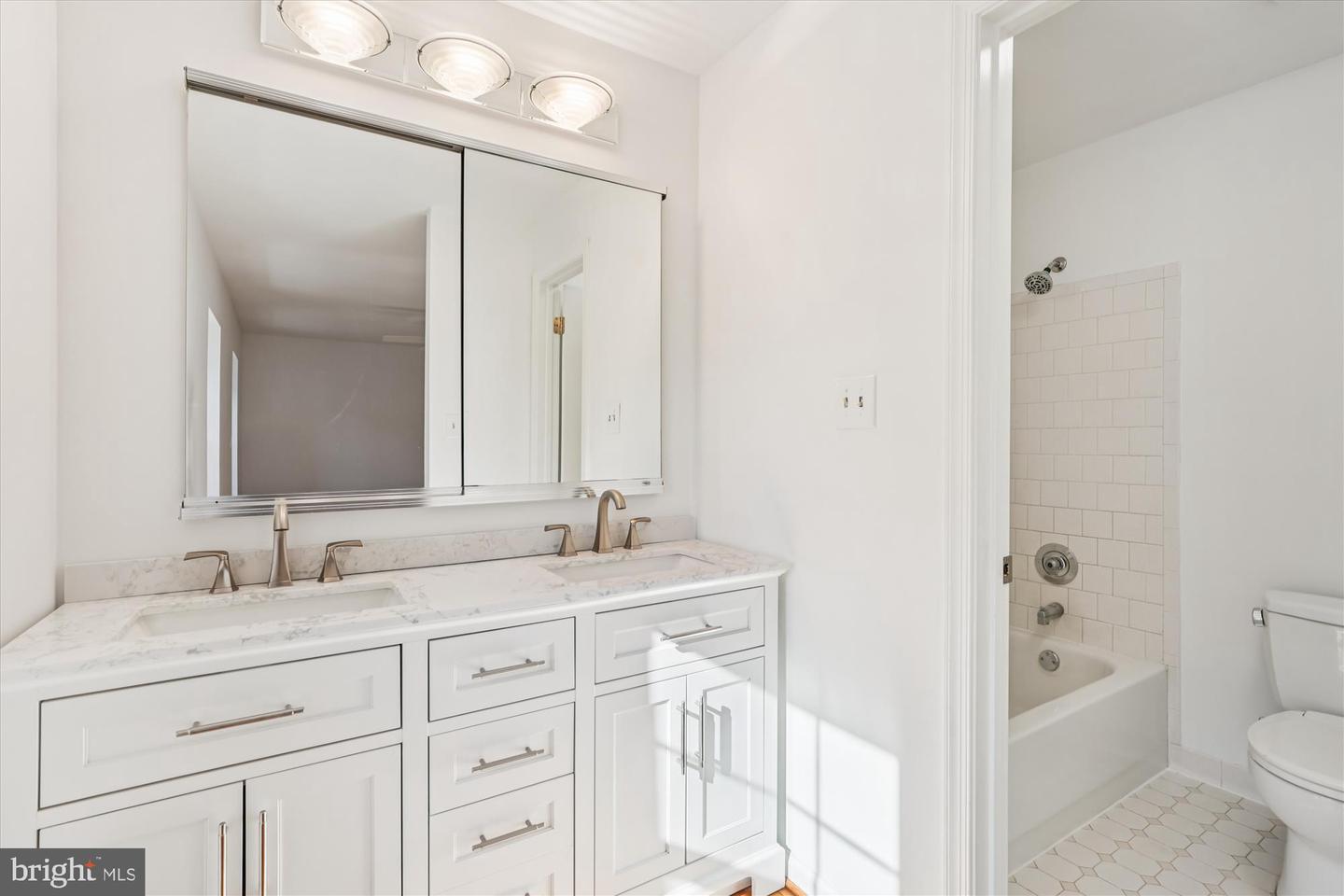 5090 QUEENS WOOD DR, BURKE, Virginia 22015, 4 Bedrooms Bedrooms, ,3 BathroomsBathrooms,Residential,For sale,5090 QUEENS WOOD DR,VAFX2278880 MLS # VAFX2278880