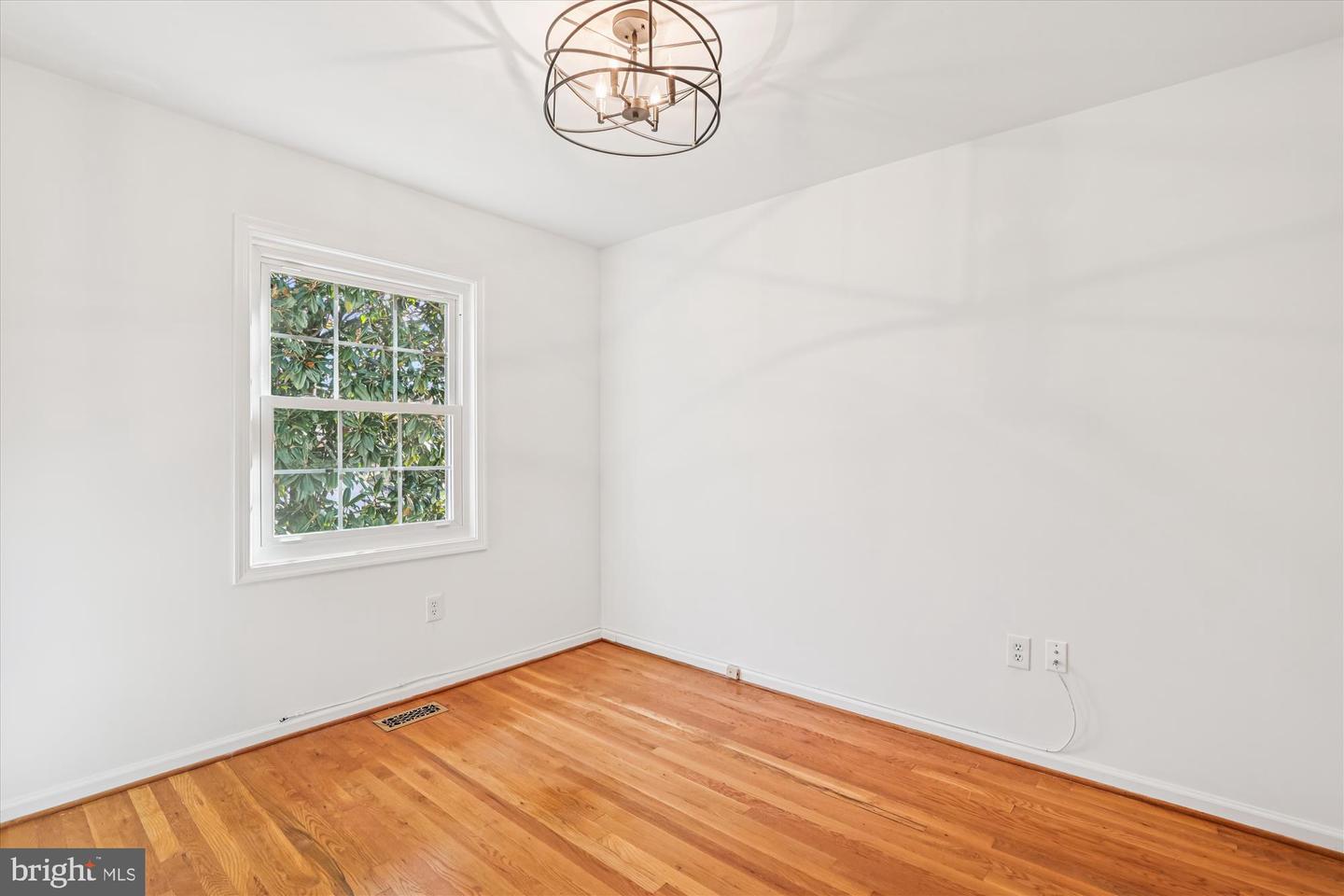 5090 QUEENS WOOD DR, BURKE, Virginia 22015, 4 Bedrooms Bedrooms, ,3 BathroomsBathrooms,Residential,For sale,5090 QUEENS WOOD DR,VAFX2278880 MLS # VAFX2278880