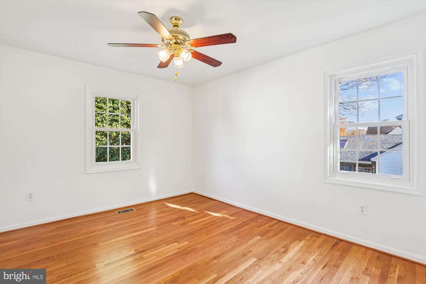 5090 QUEENS WOOD DR, BURKE, Virginia 22015, 4 Bedrooms Bedrooms, ,3 BathroomsBathrooms,Residential,For sale,5090 QUEENS WOOD DR,VAFX2278880 MLS # VAFX2278880