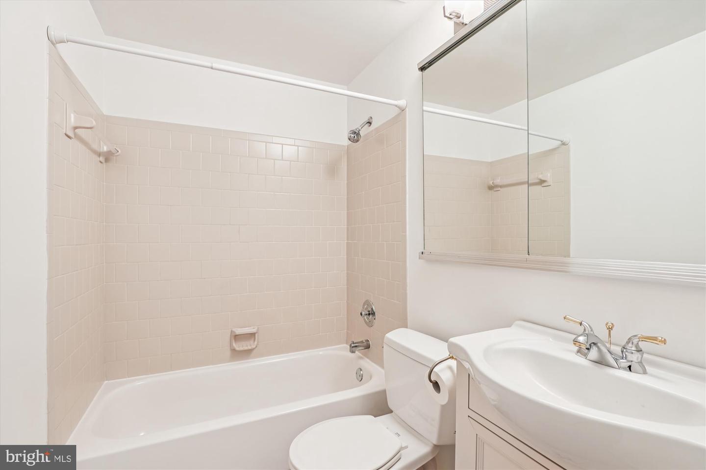 5090 QUEENS WOOD DR, BURKE, Virginia 22015, 4 Bedrooms Bedrooms, ,3 BathroomsBathrooms,Residential,For sale,5090 QUEENS WOOD DR,VAFX2278880 MLS # VAFX2278880