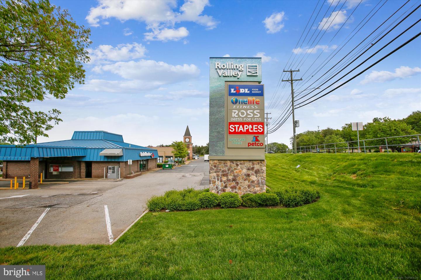 5090 QUEENS WOOD DR, BURKE, Virginia 22015, 4 Bedrooms Bedrooms, ,3 BathroomsBathrooms,Residential,For sale,5090 QUEENS WOOD DR,VAFX2278880 MLS # VAFX2278880