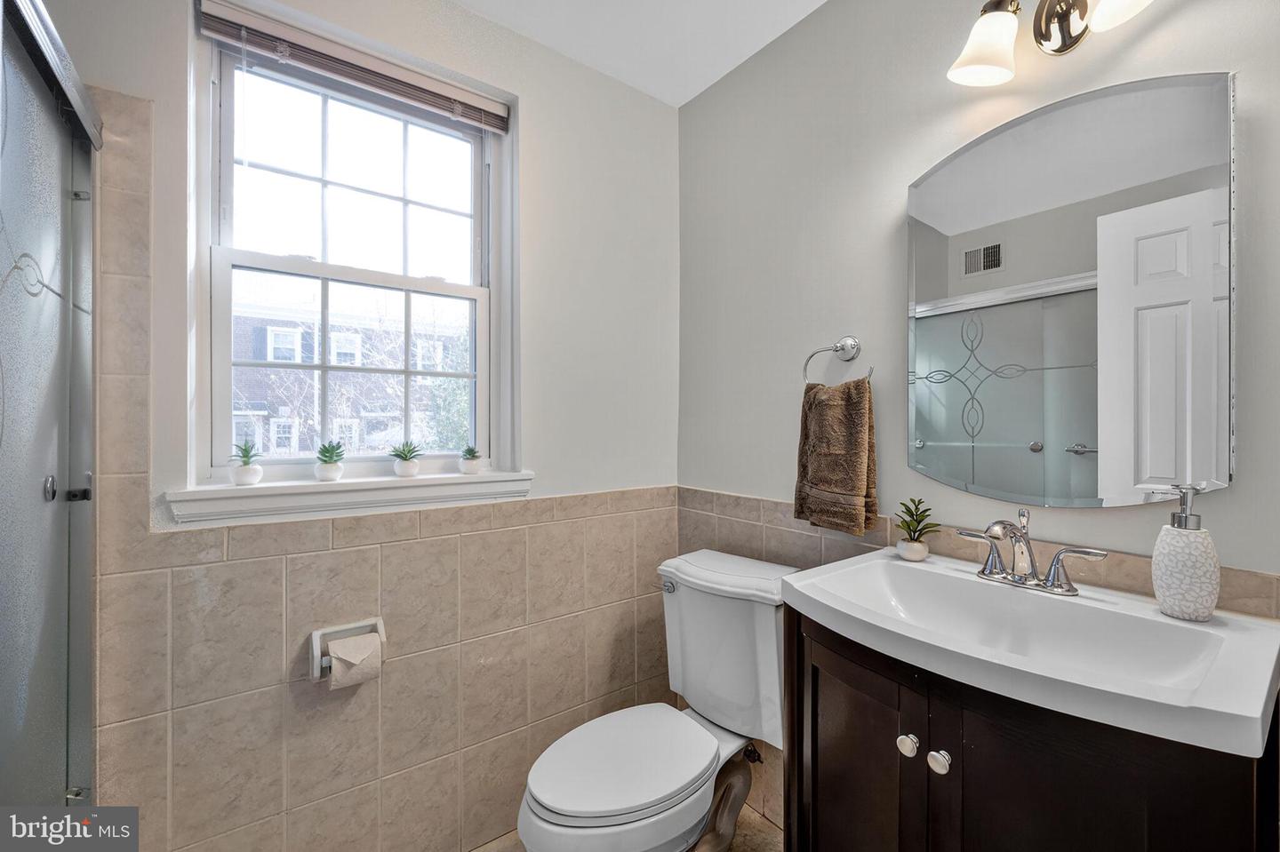 2949 S COLUMBUS ST #A2, ARLINGTON, Virginia 22206, 1 Bedroom Bedrooms, ,2 BathroomsBathrooms,Residential,For sale,2949 S COLUMBUS ST #A2,VAAR2065990 MLS # VAAR2065990 2949 S COLUMBUS ST #A2, ARLINGTON, Virginia 22206, 1 Bedroom Bedrooms, ,2 BathroomsBathrooms,Residential,For sale,2949 S COLUMBUS ST #A2,VAAR2065990 MLS # VAAR2065990