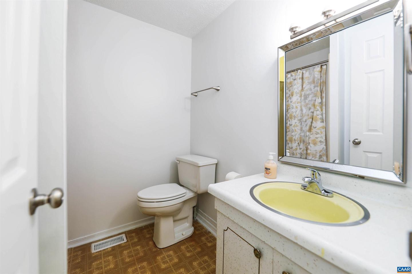 64 MID PARK LN, TROUTDALE, Virginia 24378, 4 Bedrooms Bedrooms, ,1 BathroomBathrooms,Residential,For sale,64 MID PARK LN,671016 MLS # 671016 64 MID PARK LN, TROUTDALE, Virginia 24378, 4 Bedrooms Bedrooms, ,1 BathroomBathrooms,Residential,For sale,64 MID PARK LN,671016 MLS # 671016