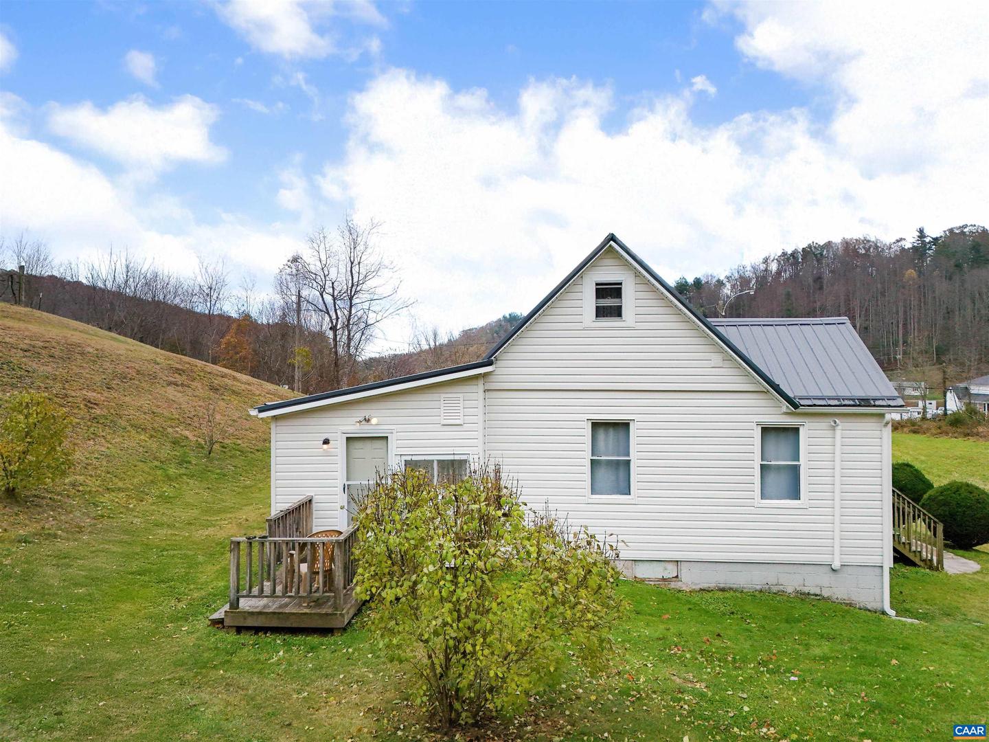 64 MID PARK LN, TROUTDALE, Virginia 24378, 4 Bedrooms Bedrooms, ,1 BathroomBathrooms,Residential,For sale,64 MID PARK LN,671016 MLS # 671016 64 MID PARK LN, TROUTDALE, Virginia 24378, 4 Bedrooms Bedrooms, ,1 BathroomBathrooms,Residential,For sale,64 MID PARK LN,671016 MLS # 671016
