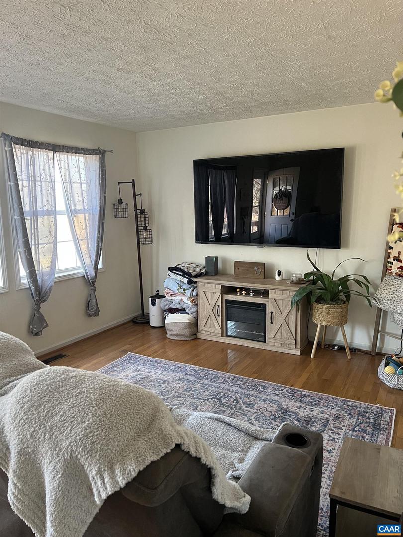 318 SWIFT RUN RD, RUCKERSVILLE, Virginia 22968, 3 Bedrooms Bedrooms, ,1 BathroomBathrooms,Residential,For sale,318 SWIFT RUN RD,671051 MLS # 671051 318 SWIFT RUN RD, RUCKERSVILLE, Virginia 22968, 3 Bedrooms Bedrooms, ,1 BathroomBathrooms,Residential,For sale,318 SWIFT RUN RD,671051 MLS # 671051