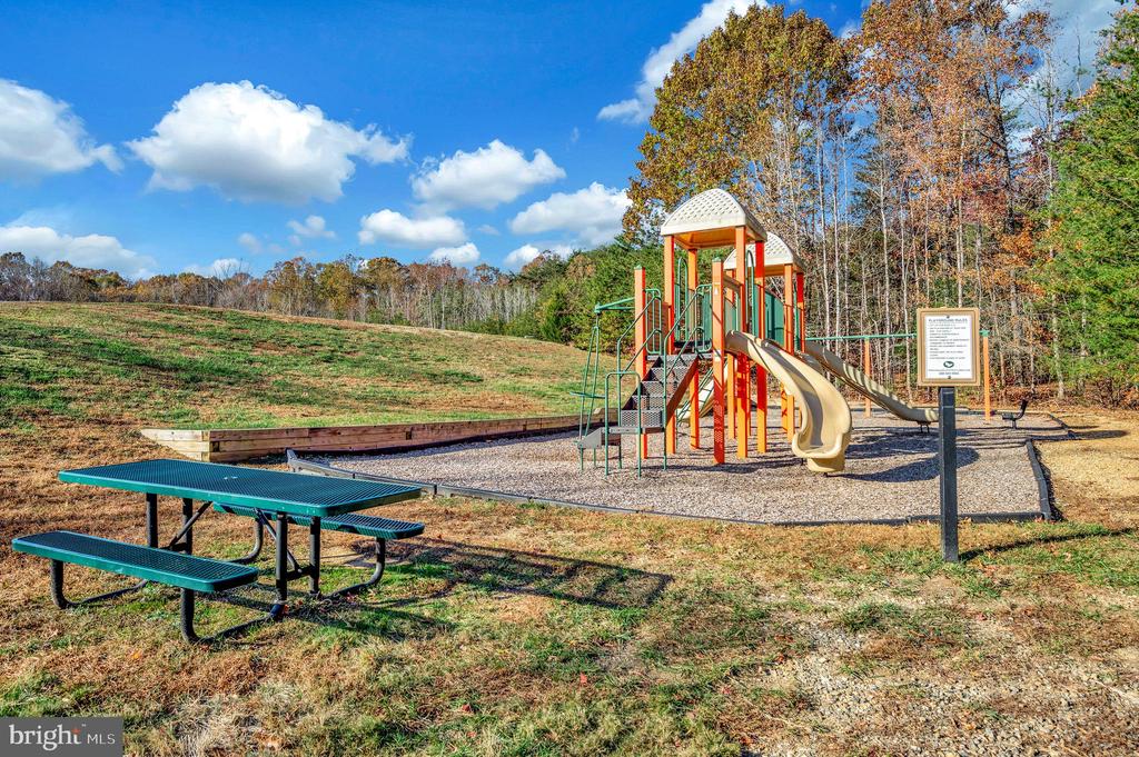 9406 BRAKEN CT, FREDERICKSBURG, Virginia 22408, 4 Bedrooms Bedrooms, ,3 BathroomsBathrooms,Residential,9406 BRAKEN CT,VASP2037562 MLS # VASP2037562 9406 BRAKEN CT, FREDERICKSBURG, Virginia 22408, 4 Bedrooms Bedrooms, ,3 BathroomsBathrooms,Residential,9406 BRAKEN CT,VASP2037562 MLS # VASP2037562