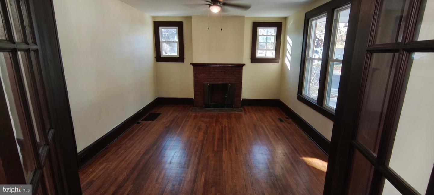 221 S WASHINGTON AVE, PULASKI, Virginia 24301, 4 Bedrooms Bedrooms, 7 Rooms Rooms,2 BathroomsBathrooms,Residential,For sale,221 S WASHINGTON AVE,VAPU2000040 MLS # VAPU2000040