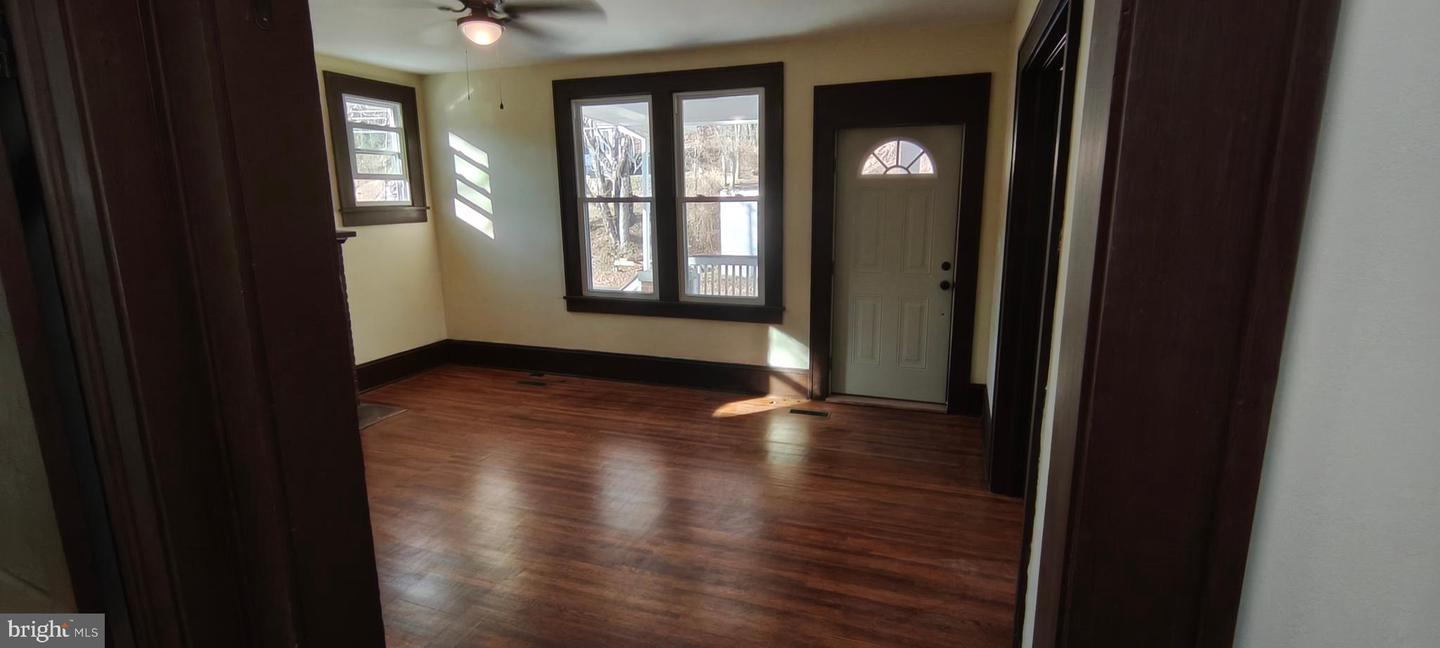 221 S WASHINGTON AVE, PULASKI, Virginia 24301, 4 Bedrooms Bedrooms, 7 Rooms Rooms,2 BathroomsBathrooms,Residential,For sale,221 S WASHINGTON AVE,VAPU2000040 MLS # VAPU2000040