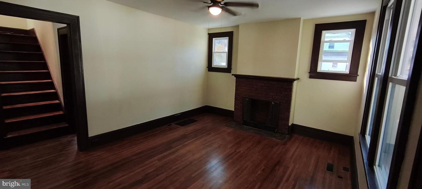 221 S WASHINGTON AVE, PULASKI, Virginia 24301, 4 Bedrooms Bedrooms, 7 Rooms Rooms,2 BathroomsBathrooms,Residential,For sale,221 S WASHINGTON AVE,VAPU2000040 MLS # VAPU2000040