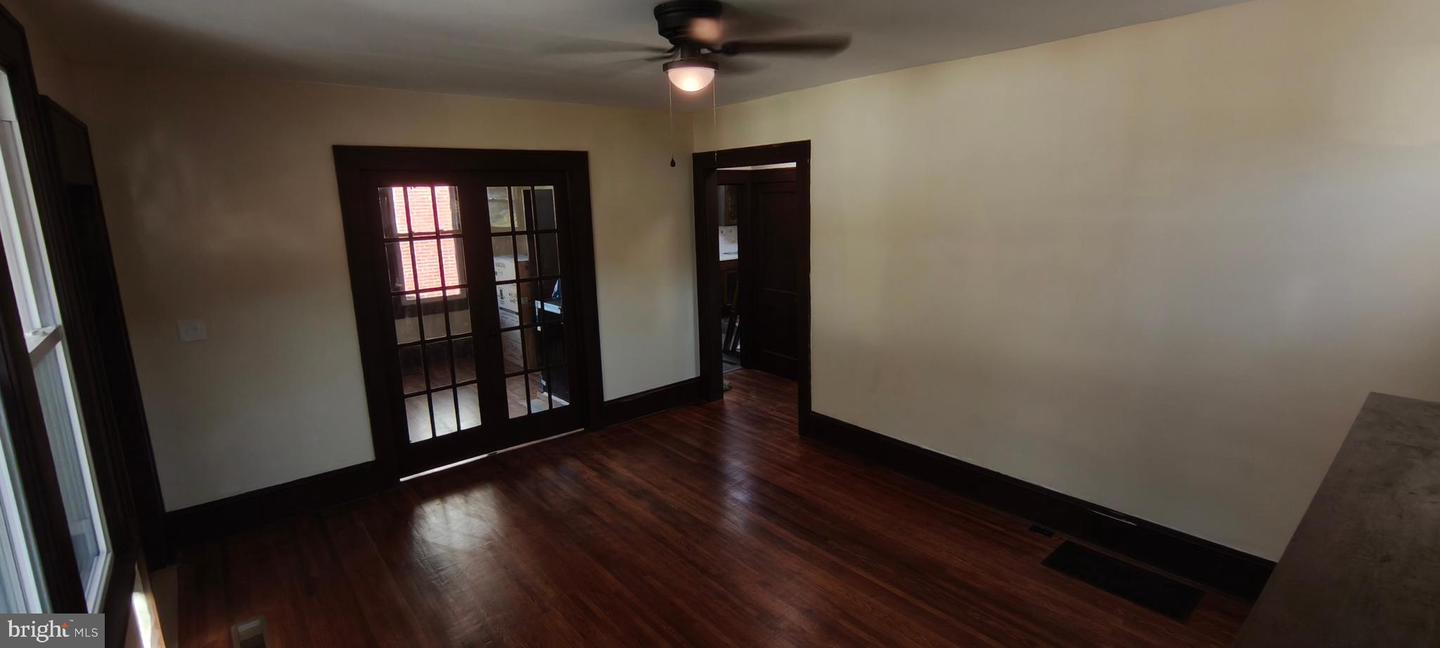 221 S WASHINGTON AVE, PULASKI, Virginia 24301, 4 Bedrooms Bedrooms, 7 Rooms Rooms,2 BathroomsBathrooms,Residential,For sale,221 S WASHINGTON AVE,VAPU2000040 MLS # VAPU2000040