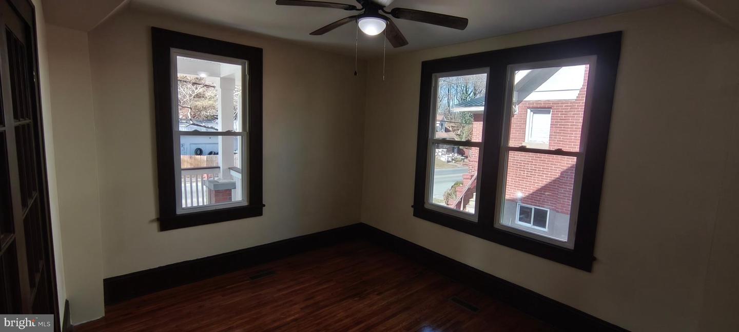 221 S WASHINGTON AVE, PULASKI, Virginia 24301, 4 Bedrooms Bedrooms, 7 Rooms Rooms,2 BathroomsBathrooms,Residential,For sale,221 S WASHINGTON AVE,VAPU2000040 MLS # VAPU2000040