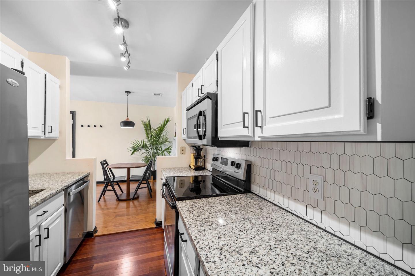 275 S PICKETT ST #102, ALEXANDRIA, Virginia 22304, 1 Bedroom Bedrooms, ,1 BathroomBathrooms,Residential,For sale,275 S PICKETT ST #102,VAAX2050180 MLS # VAAX2050180