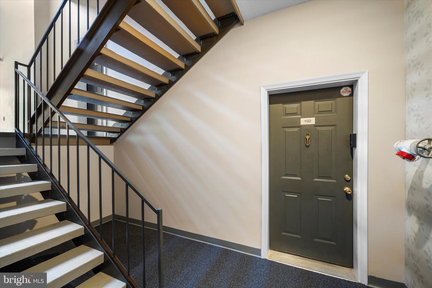 275 S PICKETT ST #102, ALEXANDRIA, Virginia 22304, 1 Bedroom Bedrooms, ,1 BathroomBathrooms,Residential,For sale,275 S PICKETT ST #102,VAAX2050180 MLS # VAAX2050180