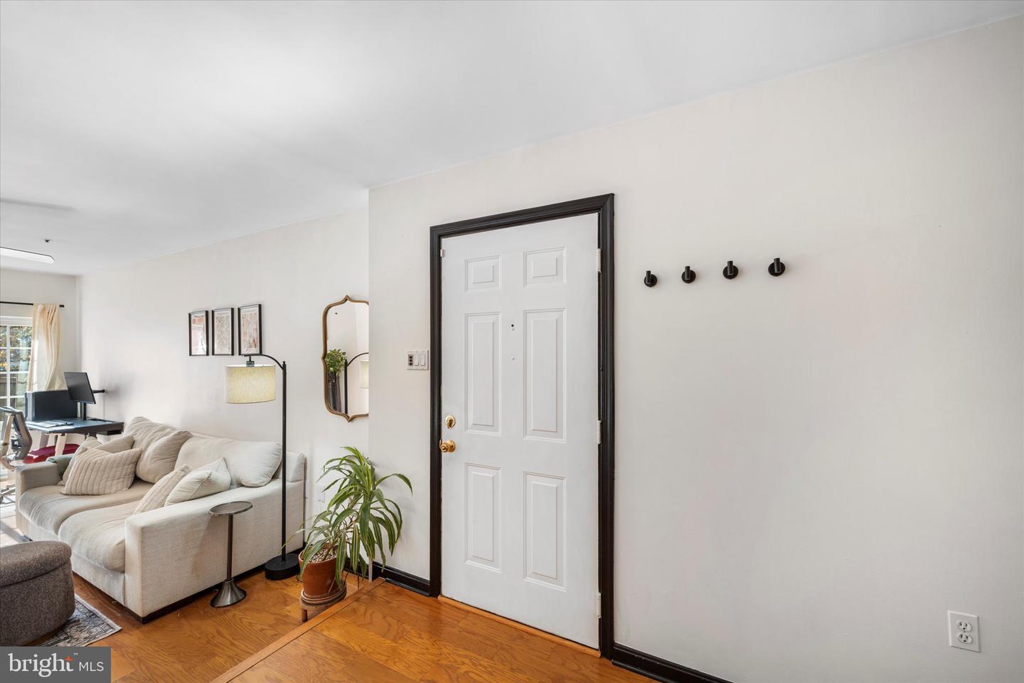 275 S PICKETT ST #102, ALEXANDRIA, Virginia 22304, 1 Bedroom Bedrooms, ,1 BathroomBathrooms,Residential,For sale,275 S PICKETT ST #102,VAAX2050180 MLS # VAAX2050180