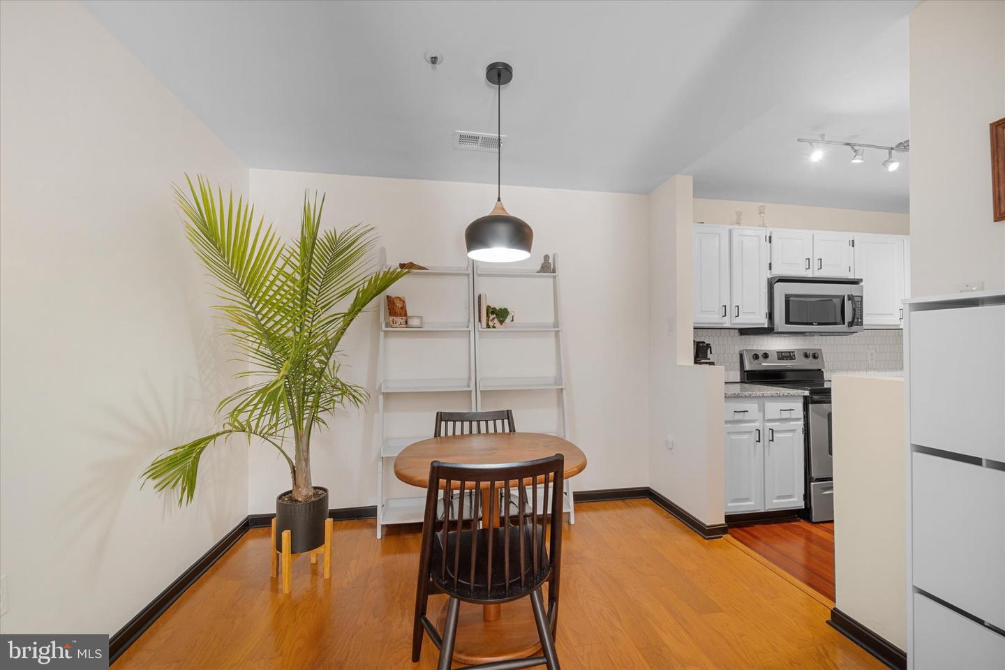 275 S PICKETT ST #102, ALEXANDRIA, Virginia 22304, 1 Bedroom Bedrooms, ,1 BathroomBathrooms,Residential,For sale,275 S PICKETT ST #102,VAAX2050180 MLS # VAAX2050180