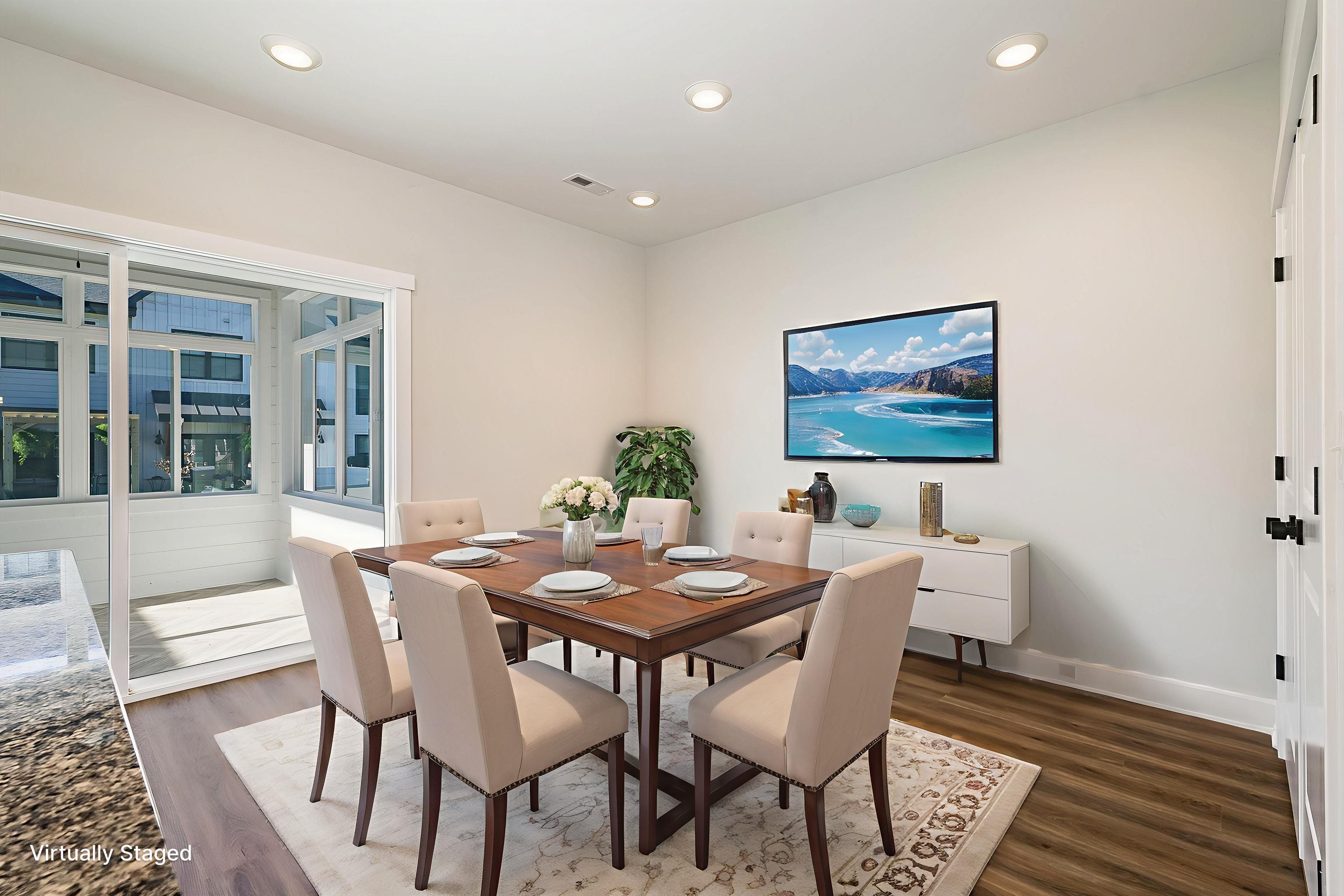 Dining room with virtual staging Dining room with virtual staging