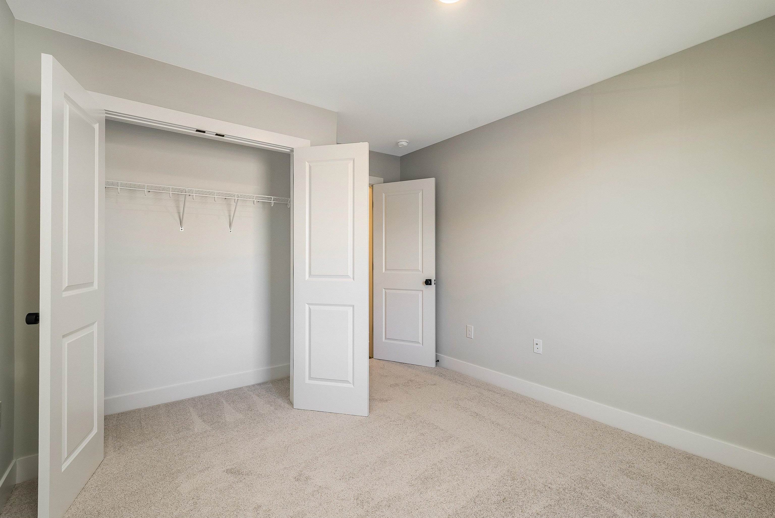 Spacious 11'x11' 2nd bedroom w/large closet Spacious 11'x11' 2nd bedroom w/large closet