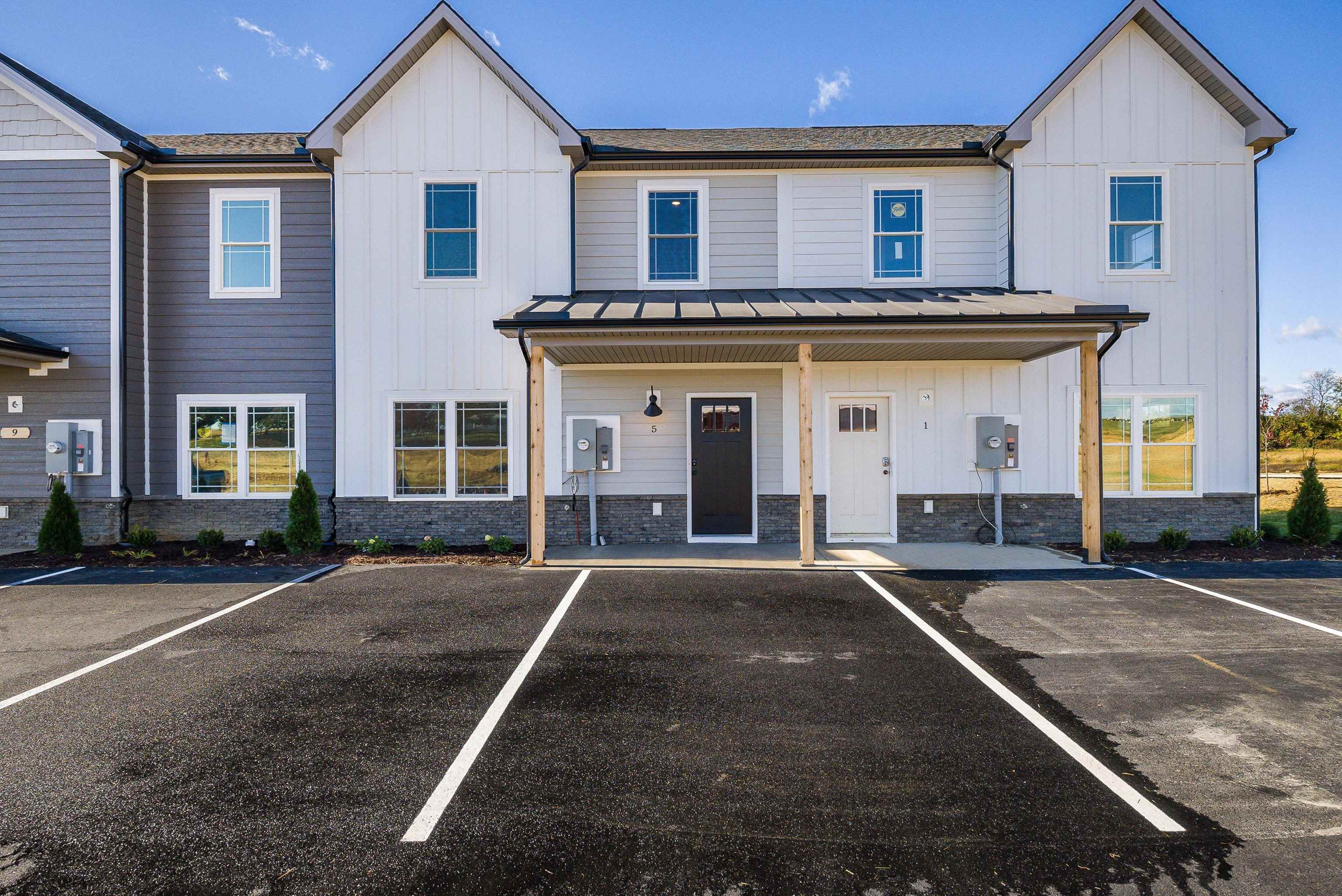 White/Gray Exterior with LP Smart Siding White/Gray Exterior with LP Smart Siding