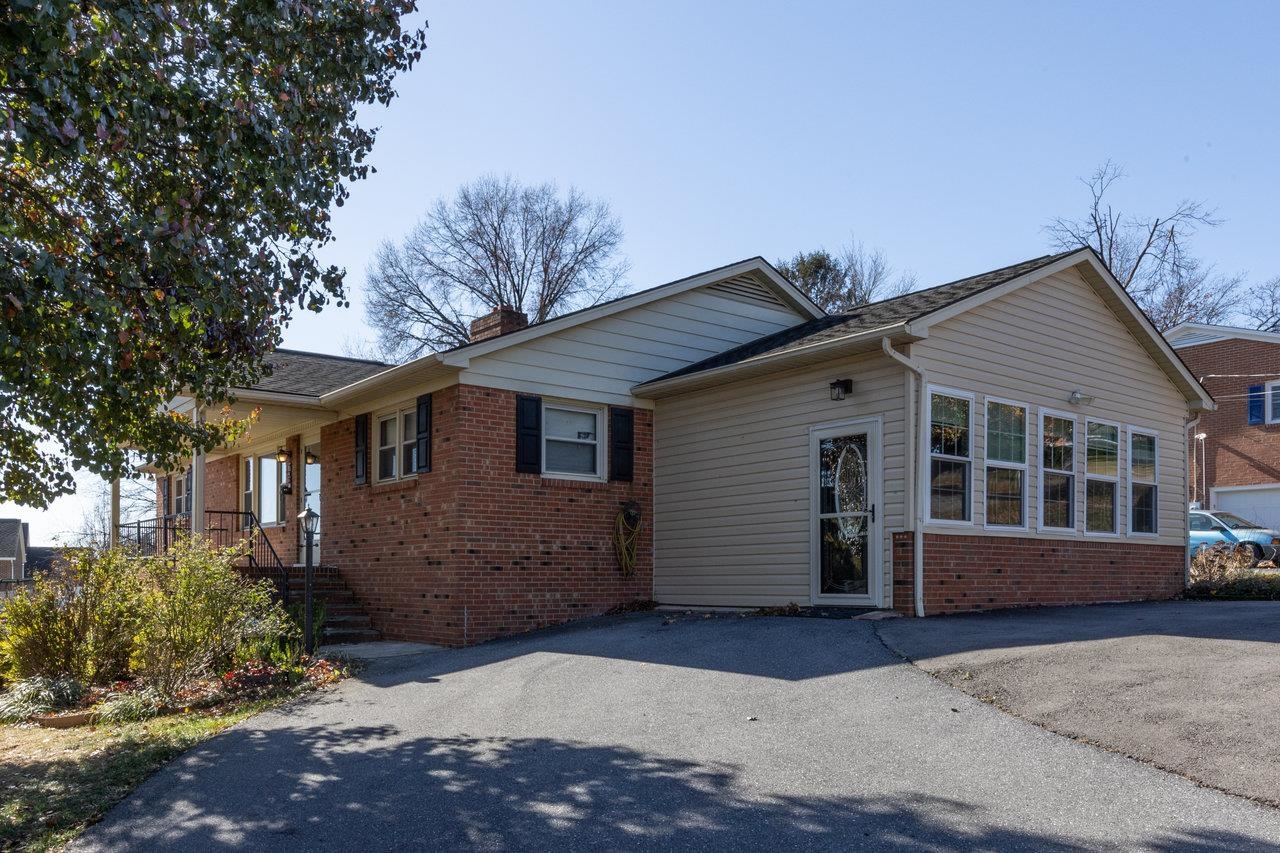 733 HILLVIEW DR, DAYTON, Virginia 22821, 4 Bedrooms Bedrooms, ,2 BathroomsBathrooms,Residential,733 HILLVIEW DR,671063 MLS # 671063 733 HILLVIEW DR, DAYTON, Virginia 22821, 4 Bedrooms Bedrooms, ,2 BathroomsBathrooms,Residential,733 HILLVIEW DR,671063 MLS # 671063
