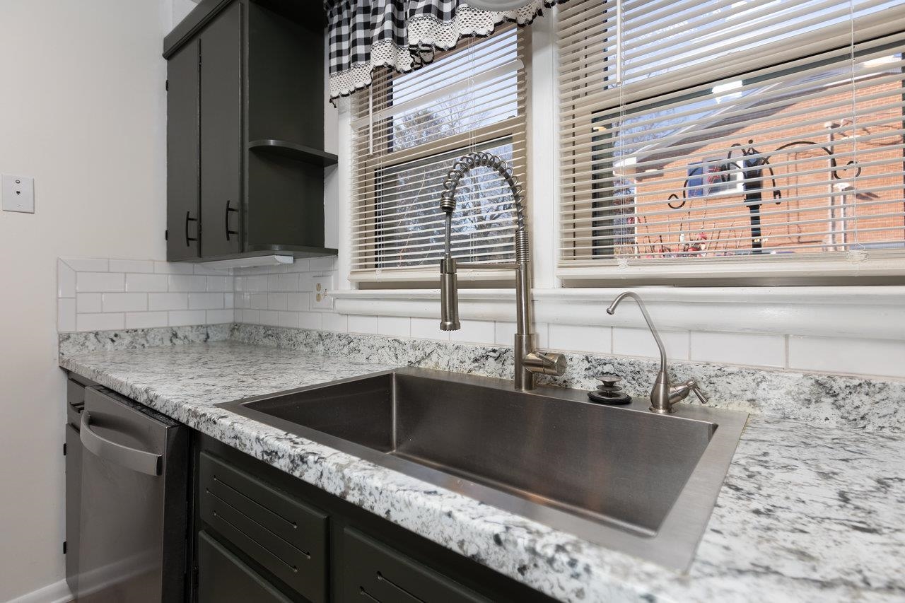 733 HILLVIEW DR, DAYTON, Virginia 22821, 4 Bedrooms Bedrooms, ,2 BathroomsBathrooms,Residential,733 HILLVIEW DR,671063 MLS # 671063 733 HILLVIEW DR, DAYTON, Virginia 22821, 4 Bedrooms Bedrooms, ,2 BathroomsBathrooms,Residential,733 HILLVIEW DR,671063 MLS # 671063