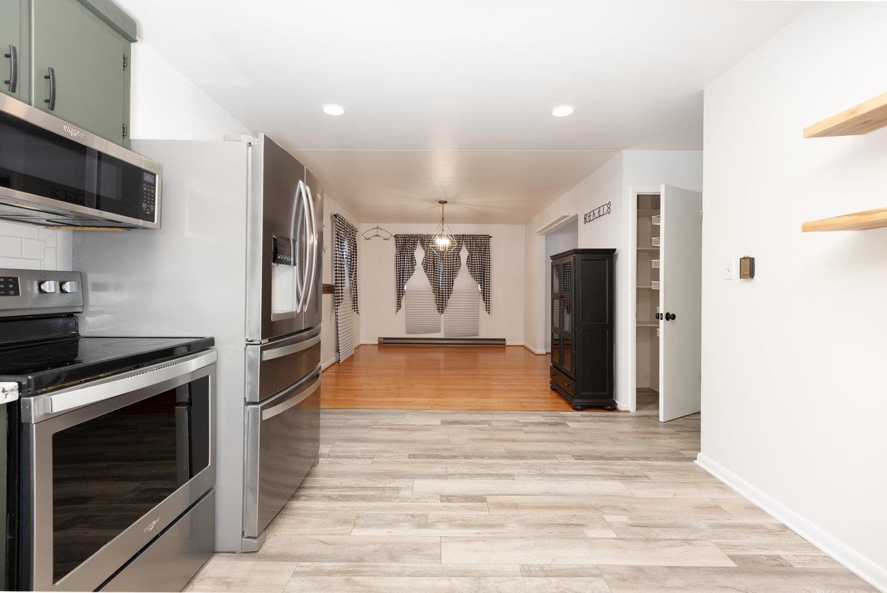 733 HILLVIEW DR, DAYTON, Virginia 22821, 4 Bedrooms Bedrooms, ,2 BathroomsBathrooms,Residential,733 HILLVIEW DR,671063 MLS # 671063 733 HILLVIEW DR, DAYTON, Virginia 22821, 4 Bedrooms Bedrooms, ,2 BathroomsBathrooms,Residential,733 HILLVIEW DR,671063 MLS # 671063