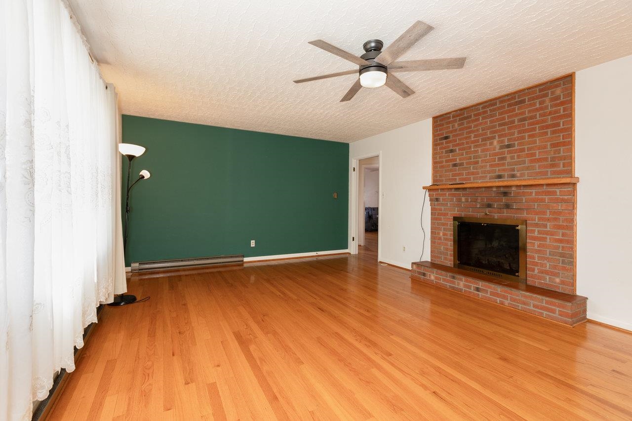 733 HILLVIEW DR, DAYTON, Virginia 22821, 4 Bedrooms Bedrooms, ,2 BathroomsBathrooms,Residential,733 HILLVIEW DR,671063 MLS # 671063 733 HILLVIEW DR, DAYTON, Virginia 22821, 4 Bedrooms Bedrooms, ,2 BathroomsBathrooms,Residential,733 HILLVIEW DR,671063 MLS # 671063