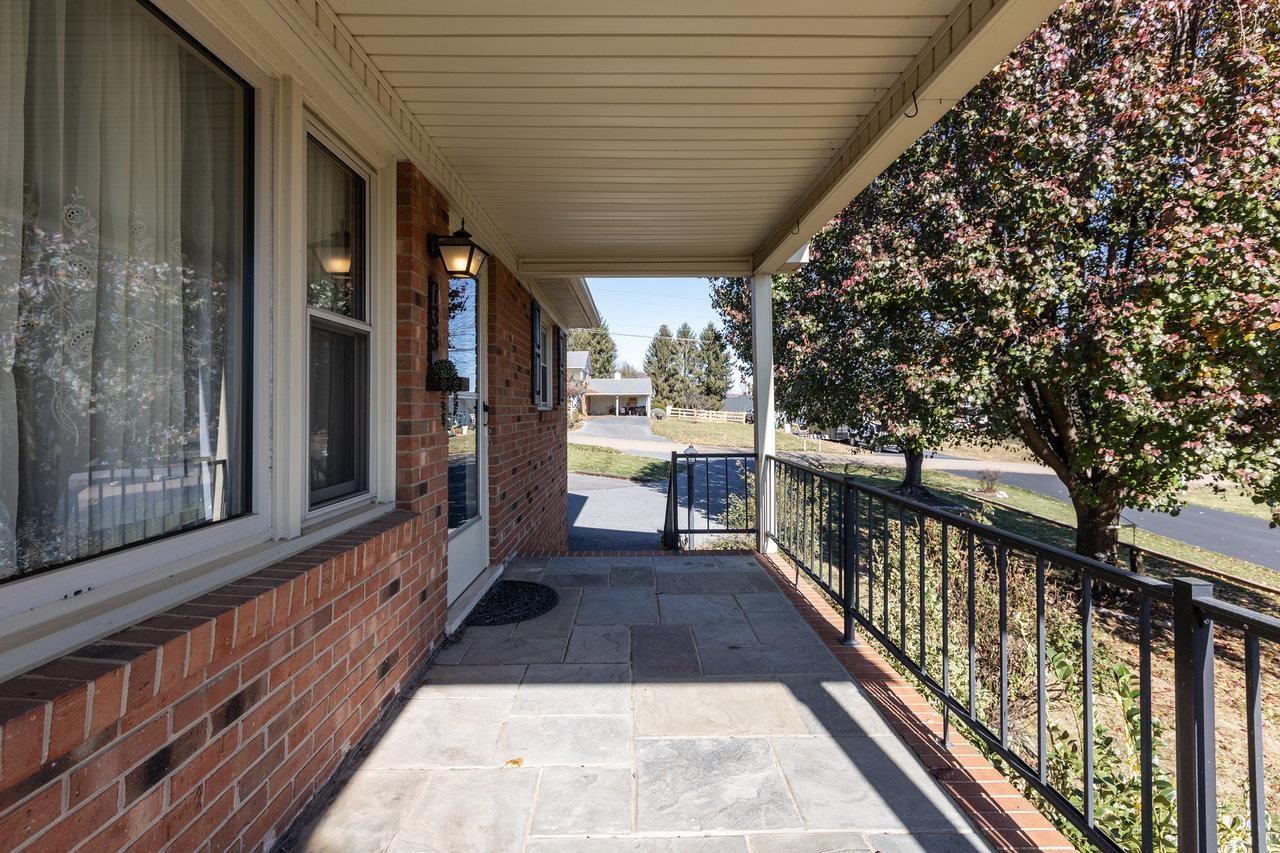 733 HILLVIEW DR, DAYTON, Virginia 22821, 4 Bedrooms Bedrooms, ,2 BathroomsBathrooms,Residential,733 HILLVIEW DR,671063 MLS # 671063 733 HILLVIEW DR, DAYTON, Virginia 22821, 4 Bedrooms Bedrooms, ,2 BathroomsBathrooms,Residential,733 HILLVIEW DR,671063 MLS # 671063