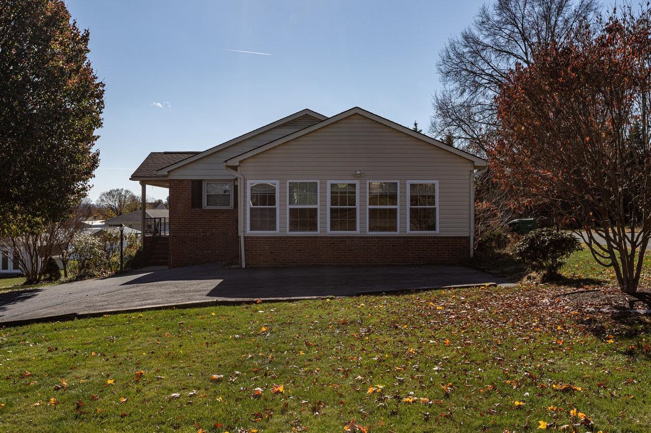 733 HILLVIEW DR, DAYTON, Virginia 22821, 4 Bedrooms Bedrooms, ,2 BathroomsBathrooms,Residential,733 HILLVIEW DR,671063 MLS # 671063 733 HILLVIEW DR, DAYTON, Virginia 22821, 4 Bedrooms Bedrooms, ,2 BathroomsBathrooms,Residential,733 HILLVIEW DR,671063 MLS # 671063