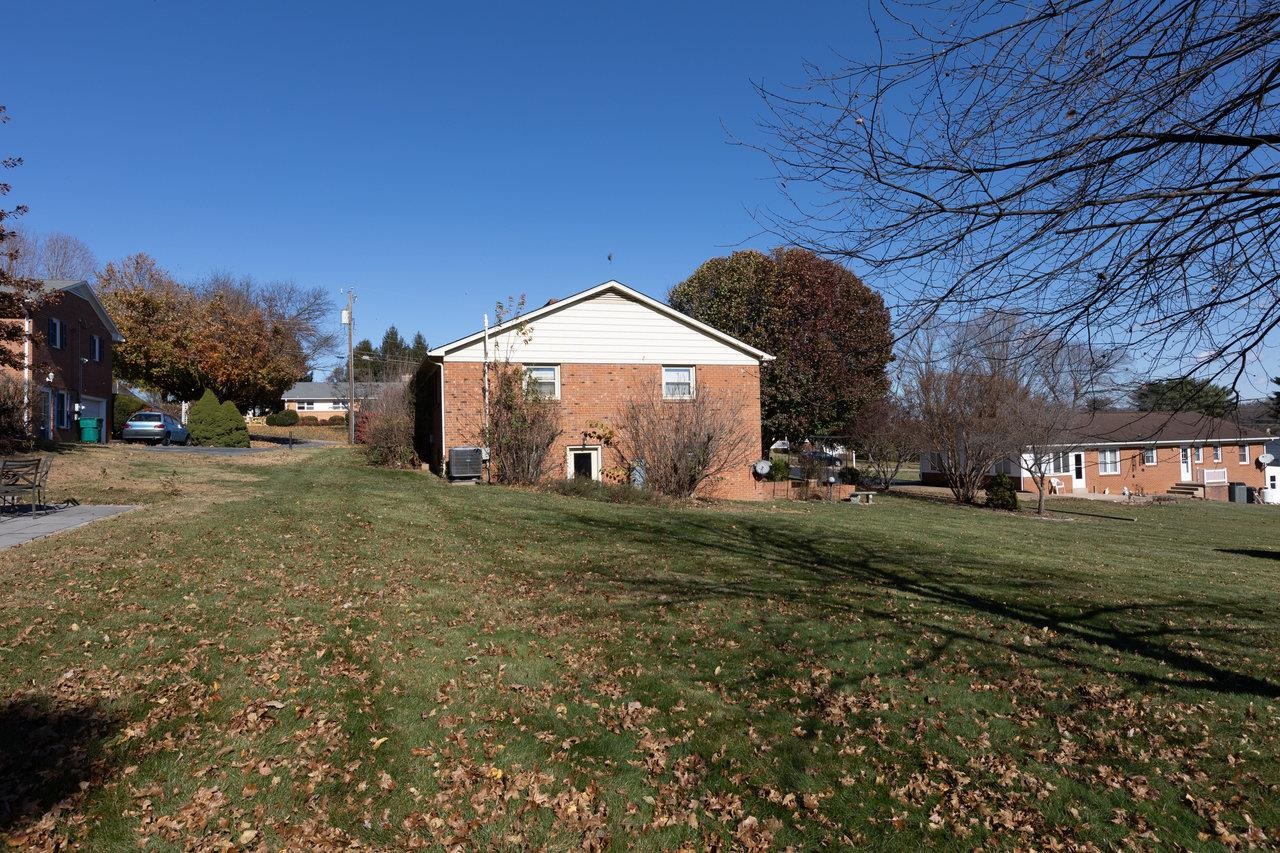 733 HILLVIEW DR, DAYTON, Virginia 22821, 4 Bedrooms Bedrooms, ,2 BathroomsBathrooms,Residential,733 HILLVIEW DR,671063 MLS # 671063 733 HILLVIEW DR, DAYTON, Virginia 22821, 4 Bedrooms Bedrooms, ,2 BathroomsBathrooms,Residential,733 HILLVIEW DR,671063 MLS # 671063