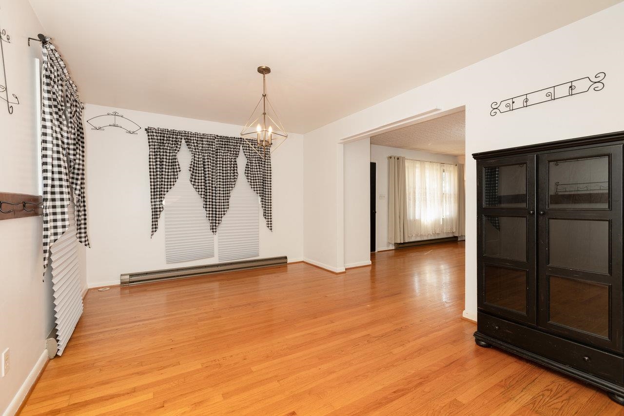 733 HILLVIEW DR, DAYTON, Virginia 22821, 4 Bedrooms Bedrooms, ,2 BathroomsBathrooms,Residential,733 HILLVIEW DR,671063 MLS # 671063 733 HILLVIEW DR, DAYTON, Virginia 22821, 4 Bedrooms Bedrooms, ,2 BathroomsBathrooms,Residential,733 HILLVIEW DR,671063 MLS # 671063