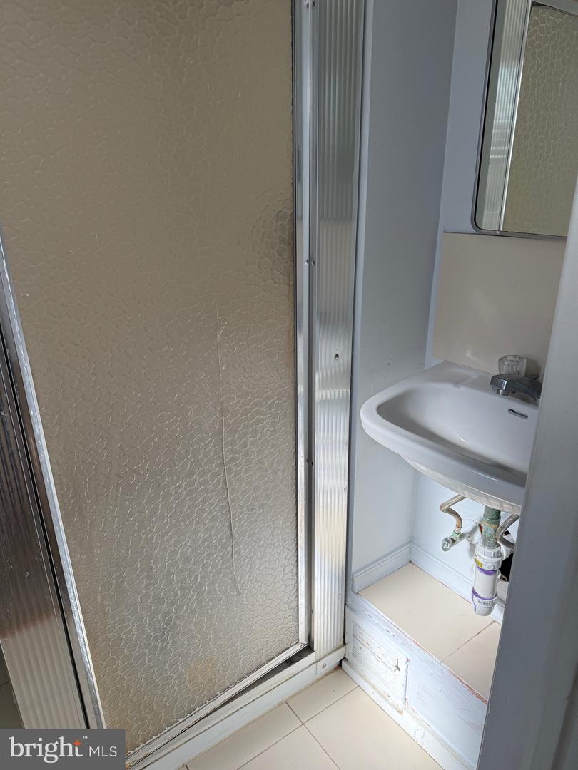 6918 RANDOLPH MACON DR, ALEXANDRIA, Virginia 22307, 3 Bedrooms Bedrooms, ,3 BathroomsBathrooms,Residential,For sale,6918 RANDOLPH MACON DR,VAFX2274628 MLS # VAFX2274628