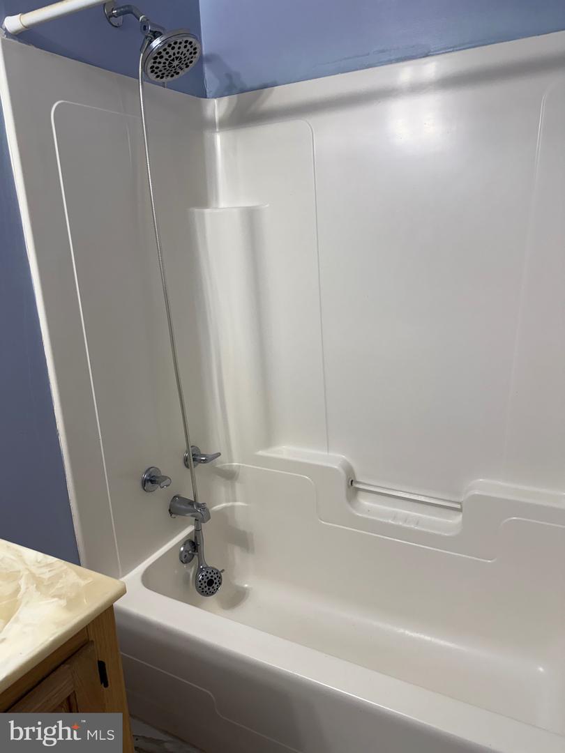 6918 RANDOLPH MACON DR, ALEXANDRIA, Virginia 22307, 3 Bedrooms Bedrooms, ,3 BathroomsBathrooms,Residential,For sale,6918 RANDOLPH MACON DR,VAFX2274628 MLS # VAFX2274628